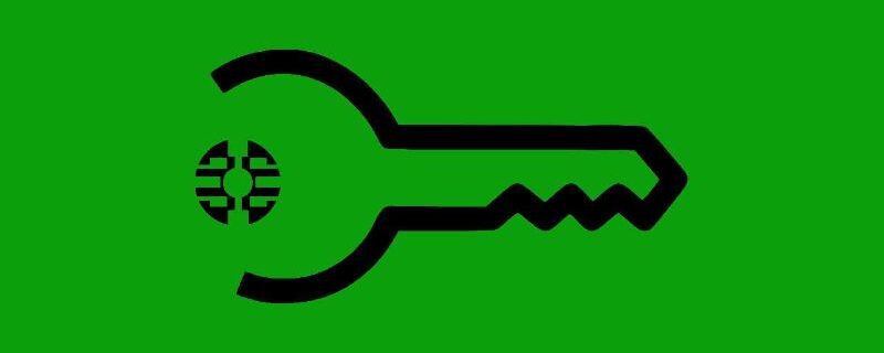 E-mail autenticado com certificação digital ICP Brasil, mostrado em um laptop, com certificado digital e cadeado ao fundo para segurança.